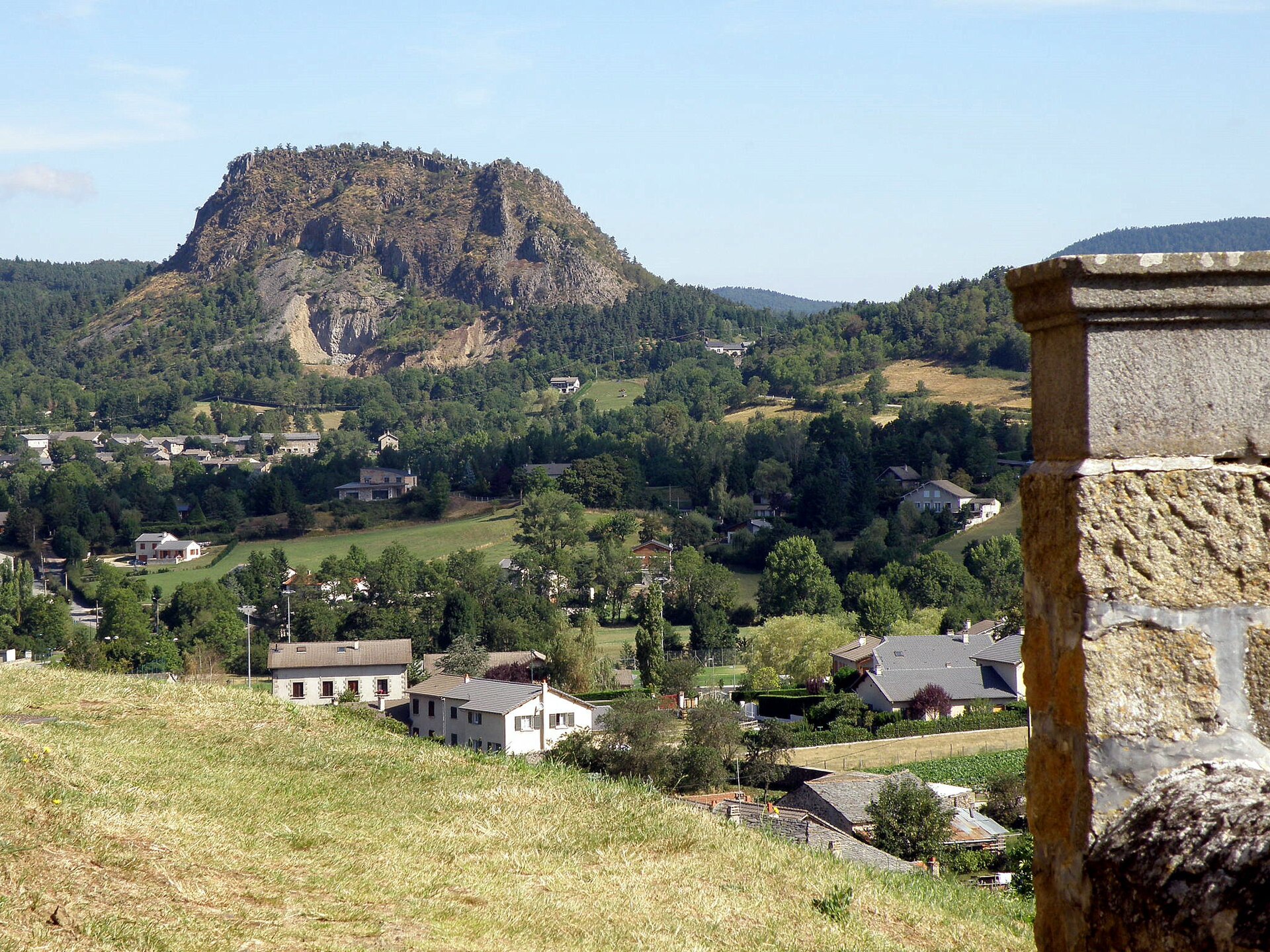 Imagem de referência de Saint-Pierre-Eynac, descrito nos dados abertos como comuna francesa