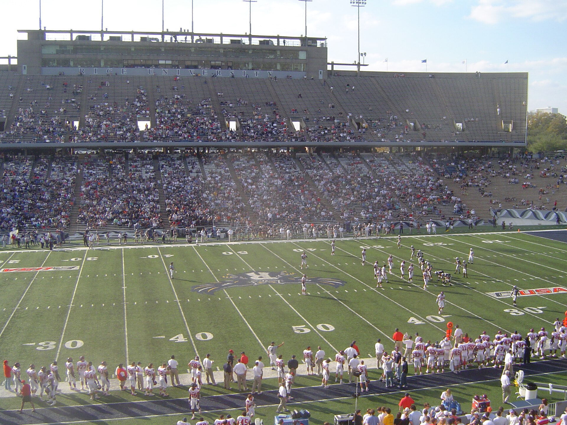Imagem de referência de Rice Stadium, descrito nos dados abertos como estádio em Houston, Estados Unidos