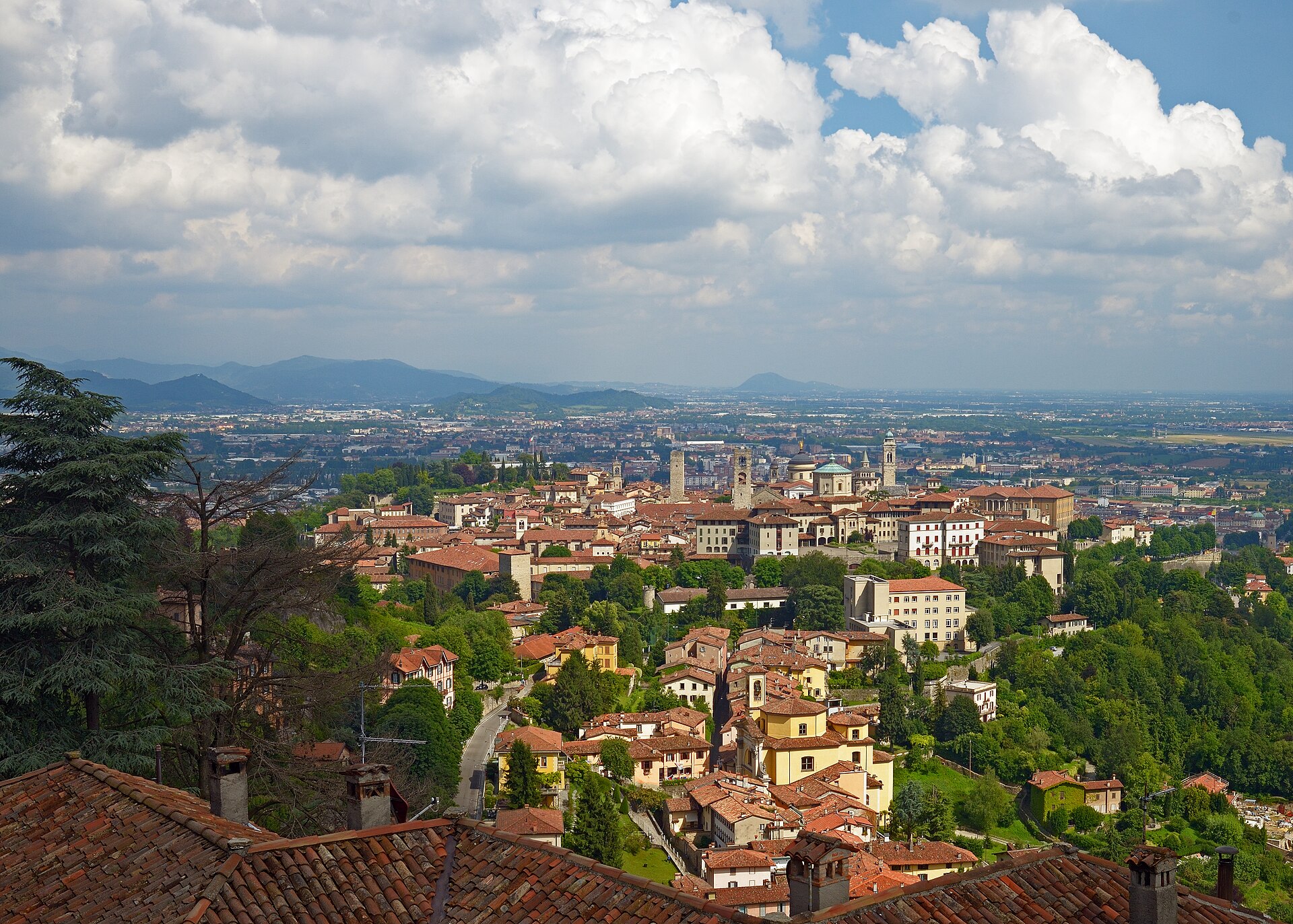 Imagem de referência relacionada a Bérgamo, item descrito como comuna italiana