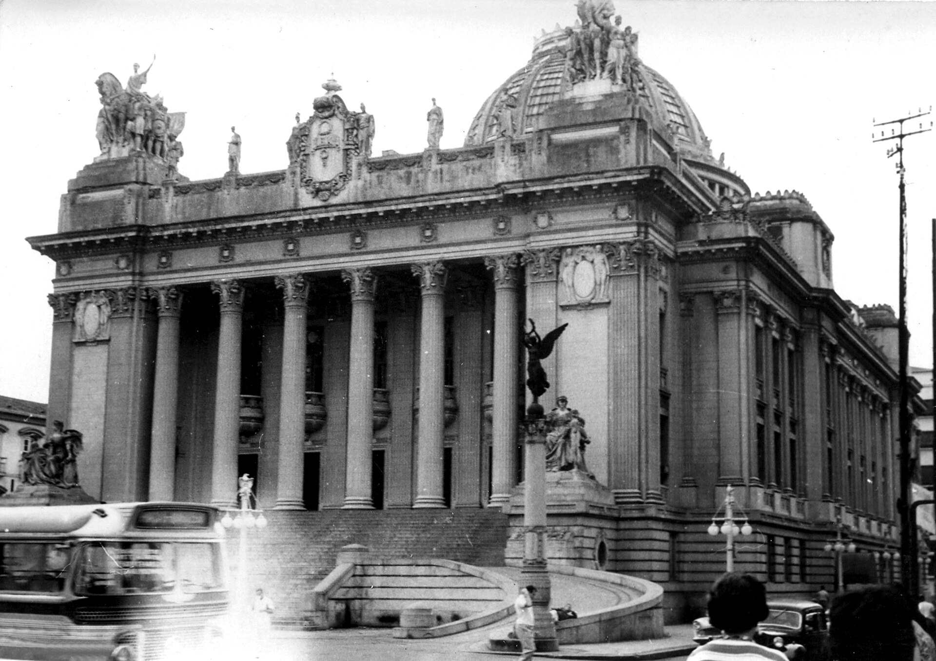 Imagem de referência relacionada a Palácio Tiradentes, item descrito como edifício-sede da Assembleia Legislativa do Estado do Rio de Janeiro (1975–2021)