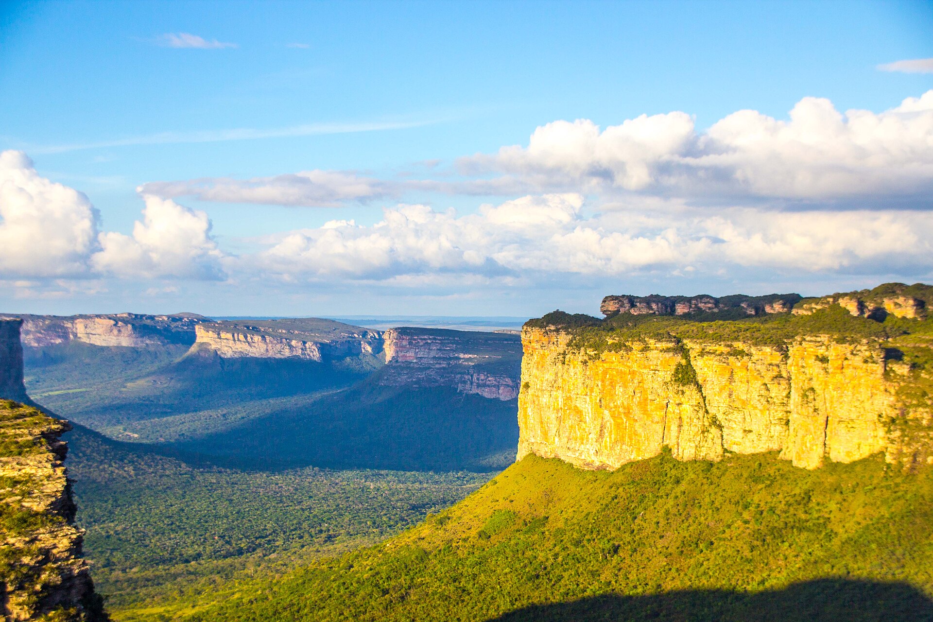 Imagem de referência de Chapada Diamantina, descrito nos dados abertos como região de chapadas localizada na Bahia, Brasil