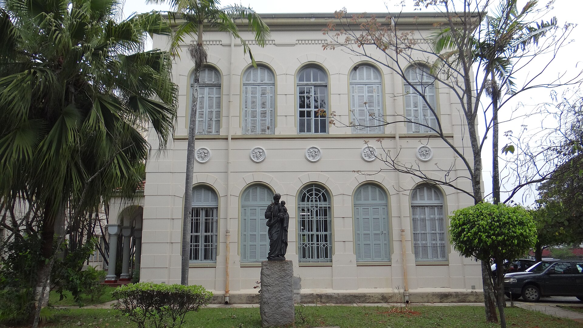 Imagem de referência relacionada a Pontifícia Universidade Católica de São Paulo, item descrito como universidade privada sem fins lucrativos em São Paulo, Brasil