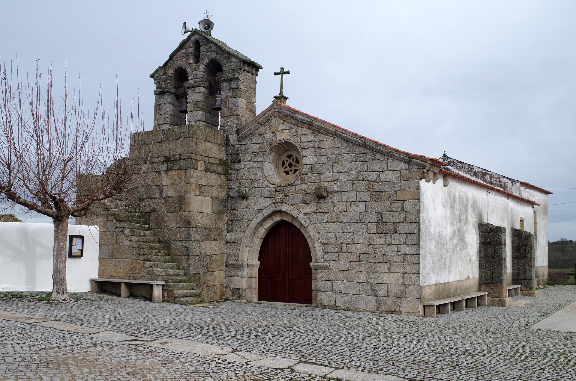 Imagem de referência relacionada a Leomil, item descrito como povoação portuguesa do Município de Almeida