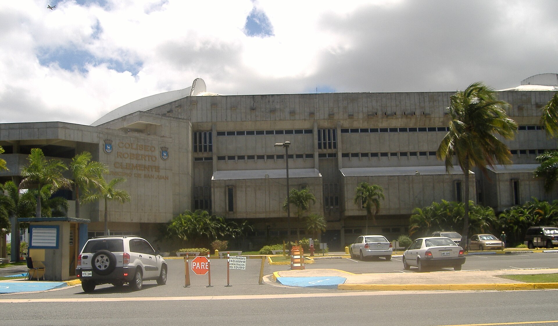 Imagem de referência de Coliseu Roberto Clemente, descrito nos dados abertos como estádio em San Juan, Estados Unidos