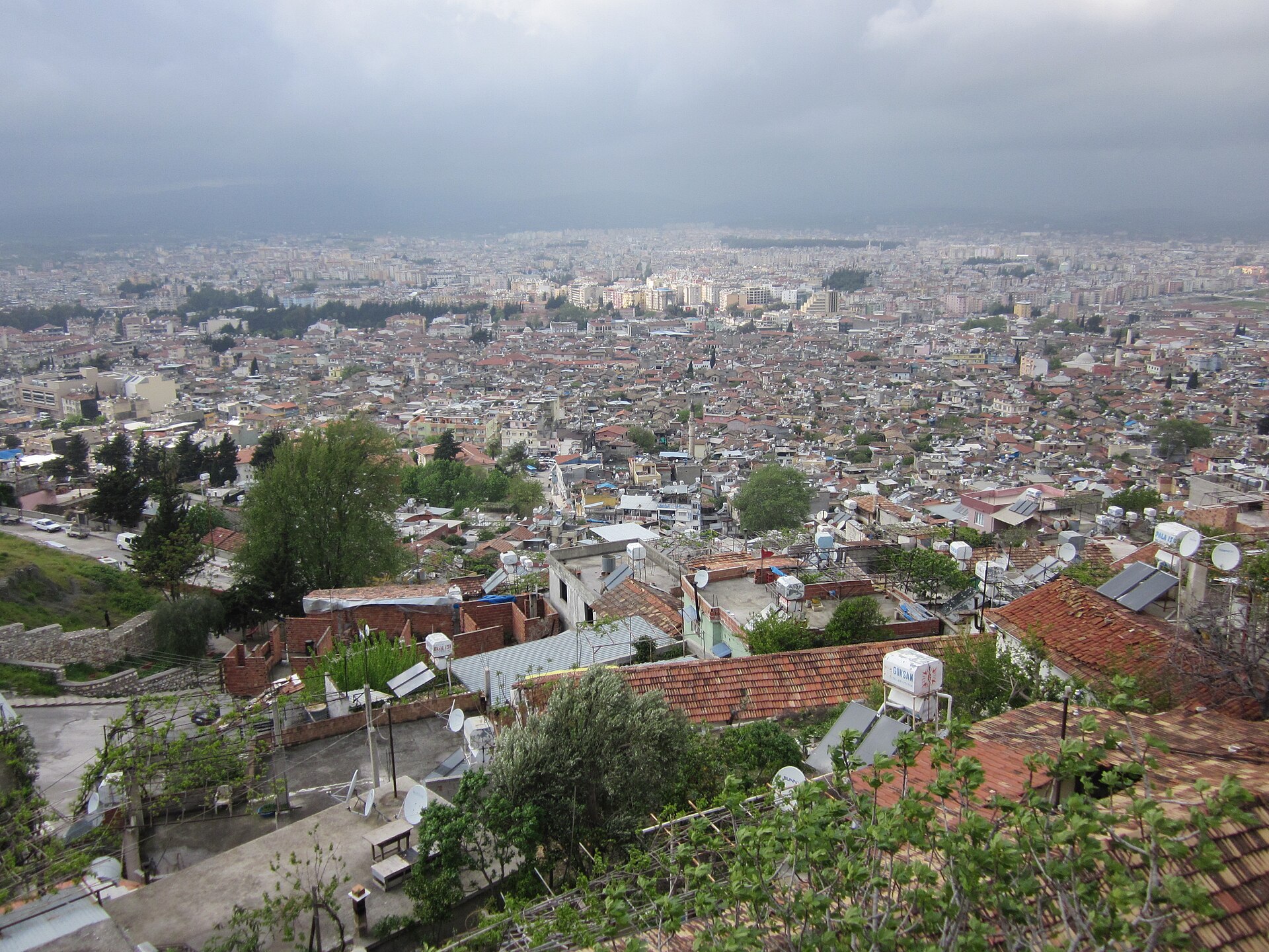 Imagem de referência de Antáquia, descrito nos dados abertos como distrito e cidade capital da província de Hatai, Turquia