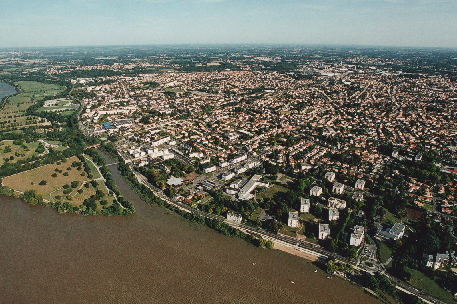 Imagem de referência de Saint-Sébastien-sur-Loire, descrito nos dados abertos como comuna francesa