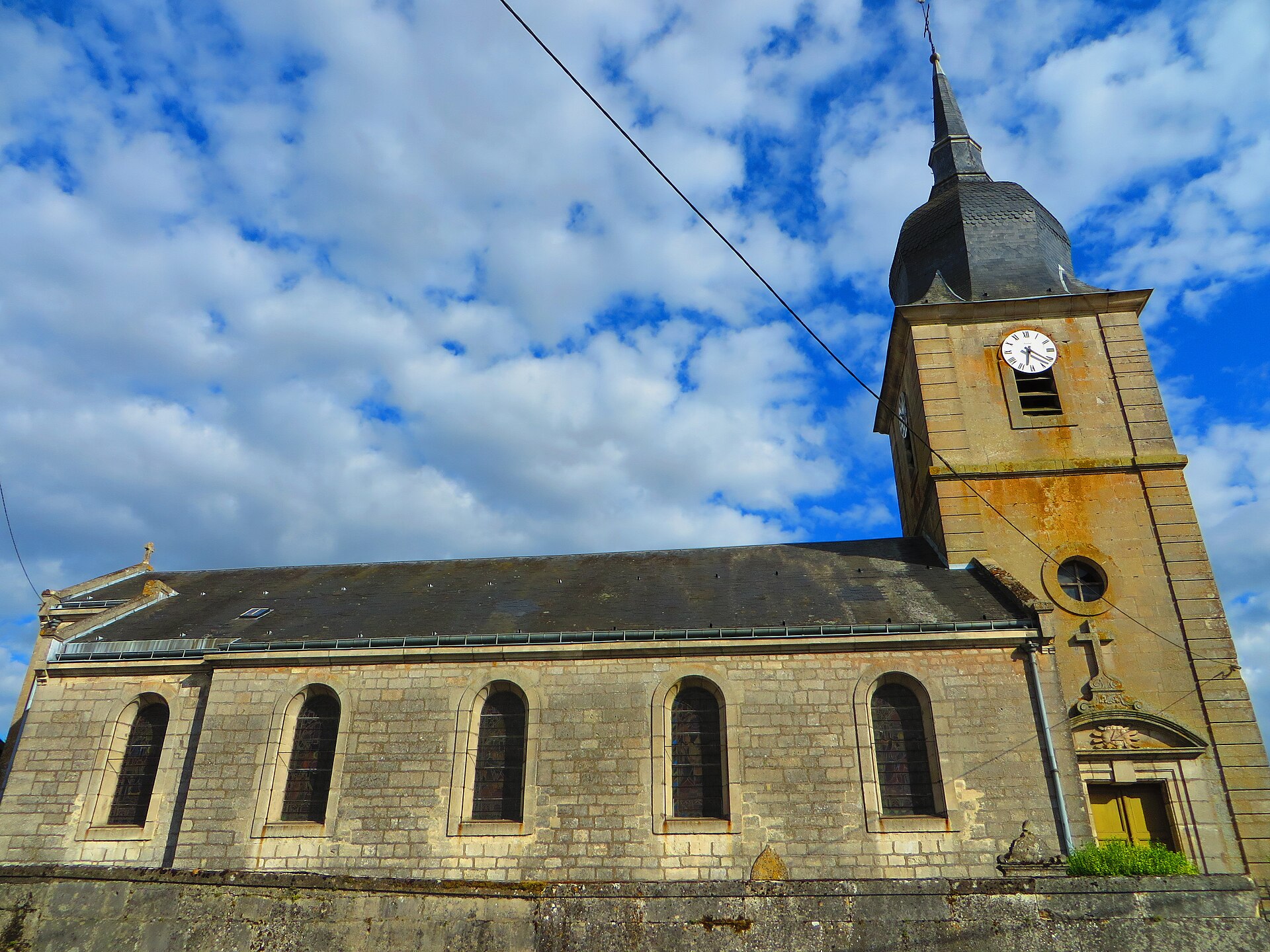 Imagem de referência de Ambly-sur-Meuse, descrito nos dados abertos como comuna francesa