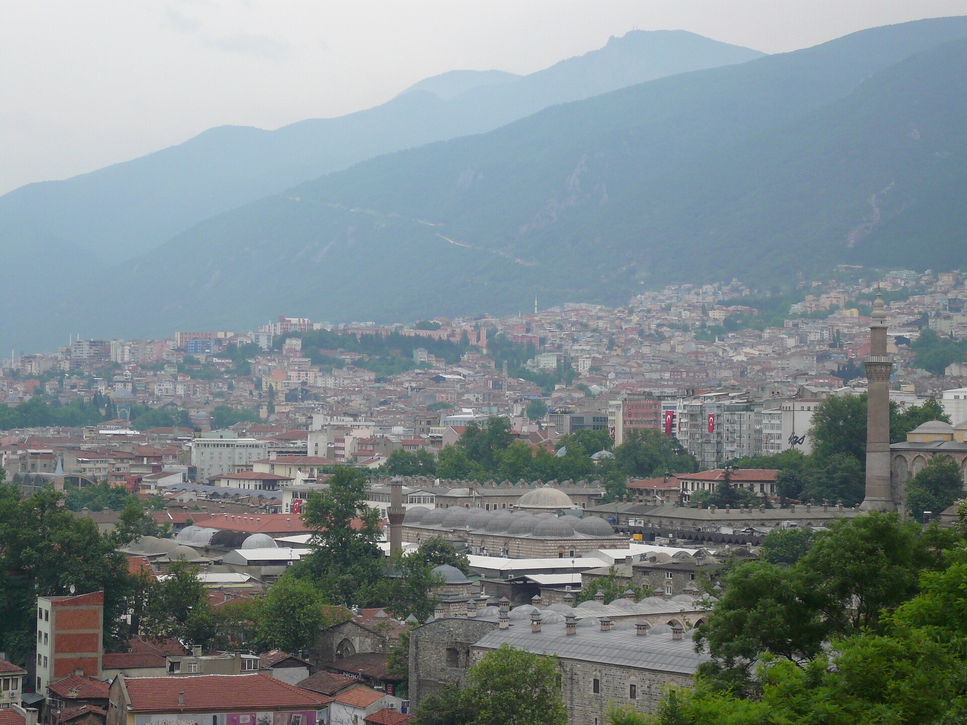 Imagem de referência relacionada a Bursa, item descrito como cidade do noroeste da Turquia
