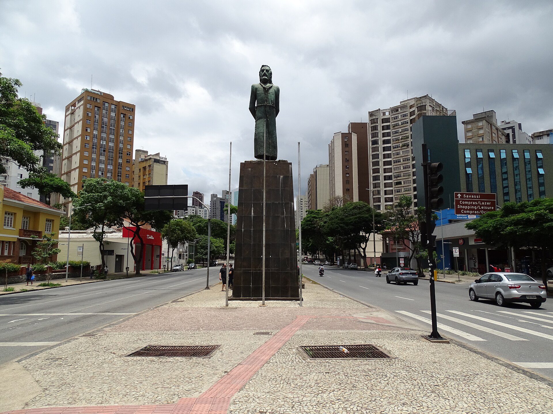 Imagem de referência de Praça Tiradentes, descrito nos dados abertos como praça no município brasileiro de Belo Horizonte