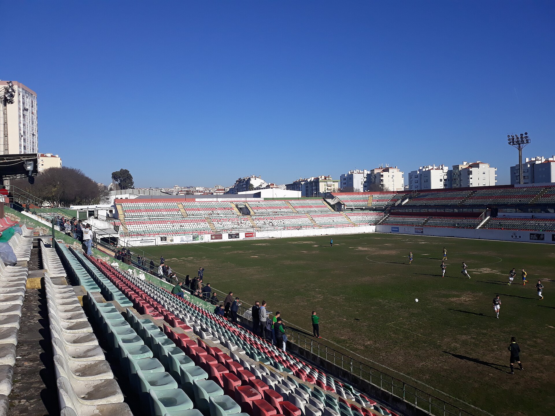 Imagem de referência de Estádio José Gomes, descrito nos dados abertos como estádio desportivo na Reboleira, Município da Amadora