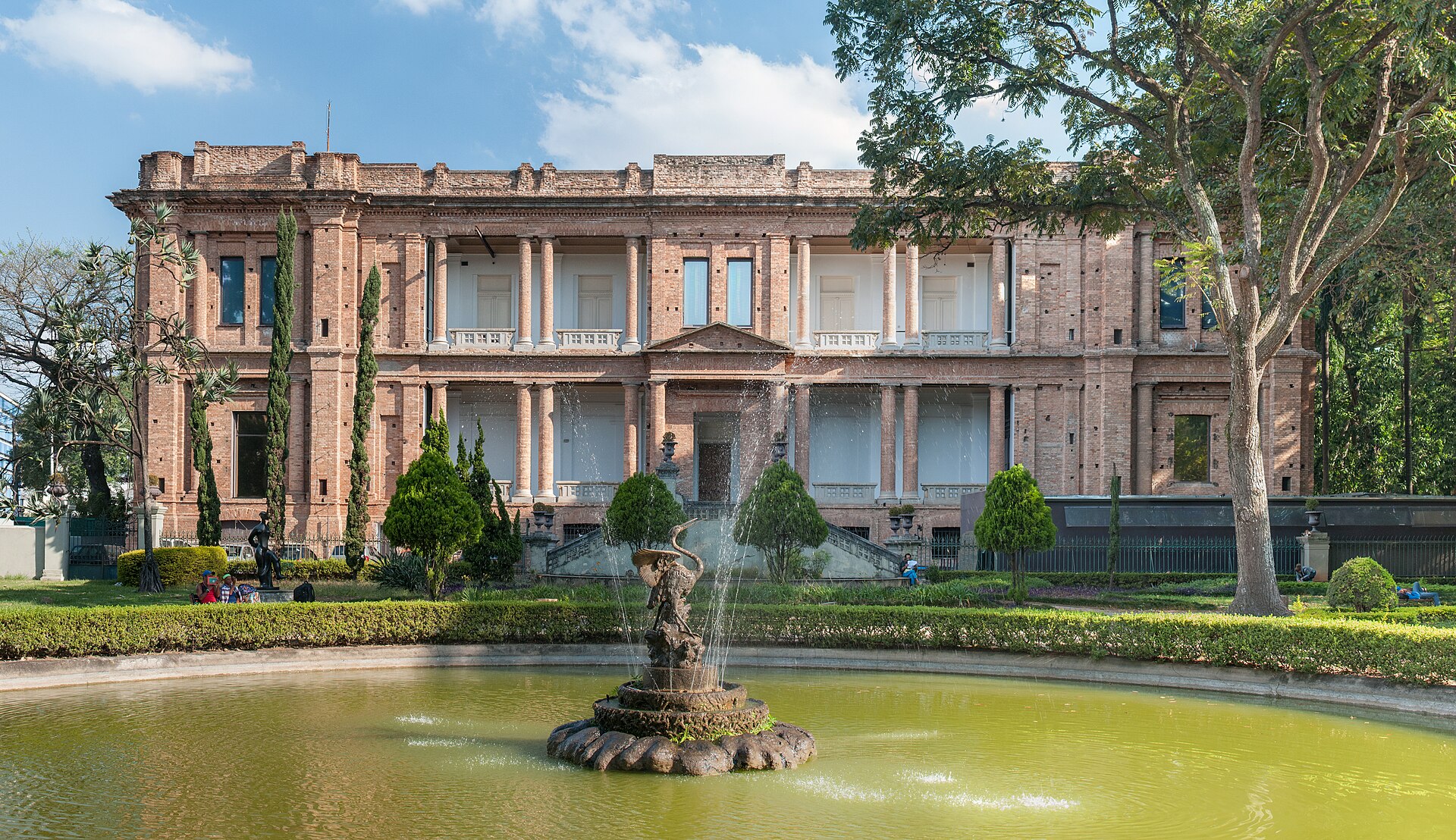 Imagem de referência de Pinacoteca de São Paulo, descrito nos dados abertos como museu de arte em São Paulo, Brasil