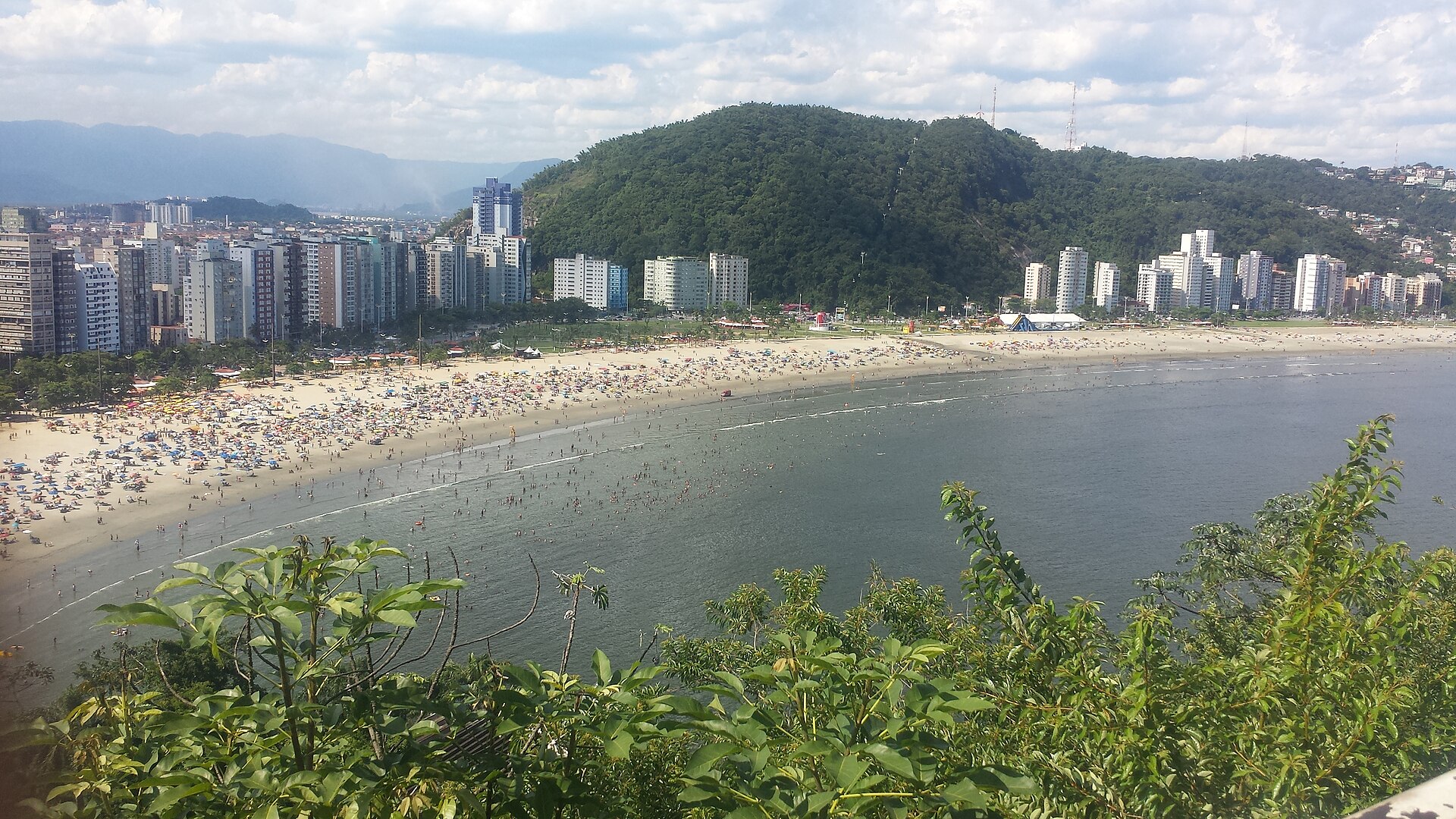 Imagem de referência relacionada a Morro do Voturuá, item descrito como morro em São Vicente/SP, Brasil
