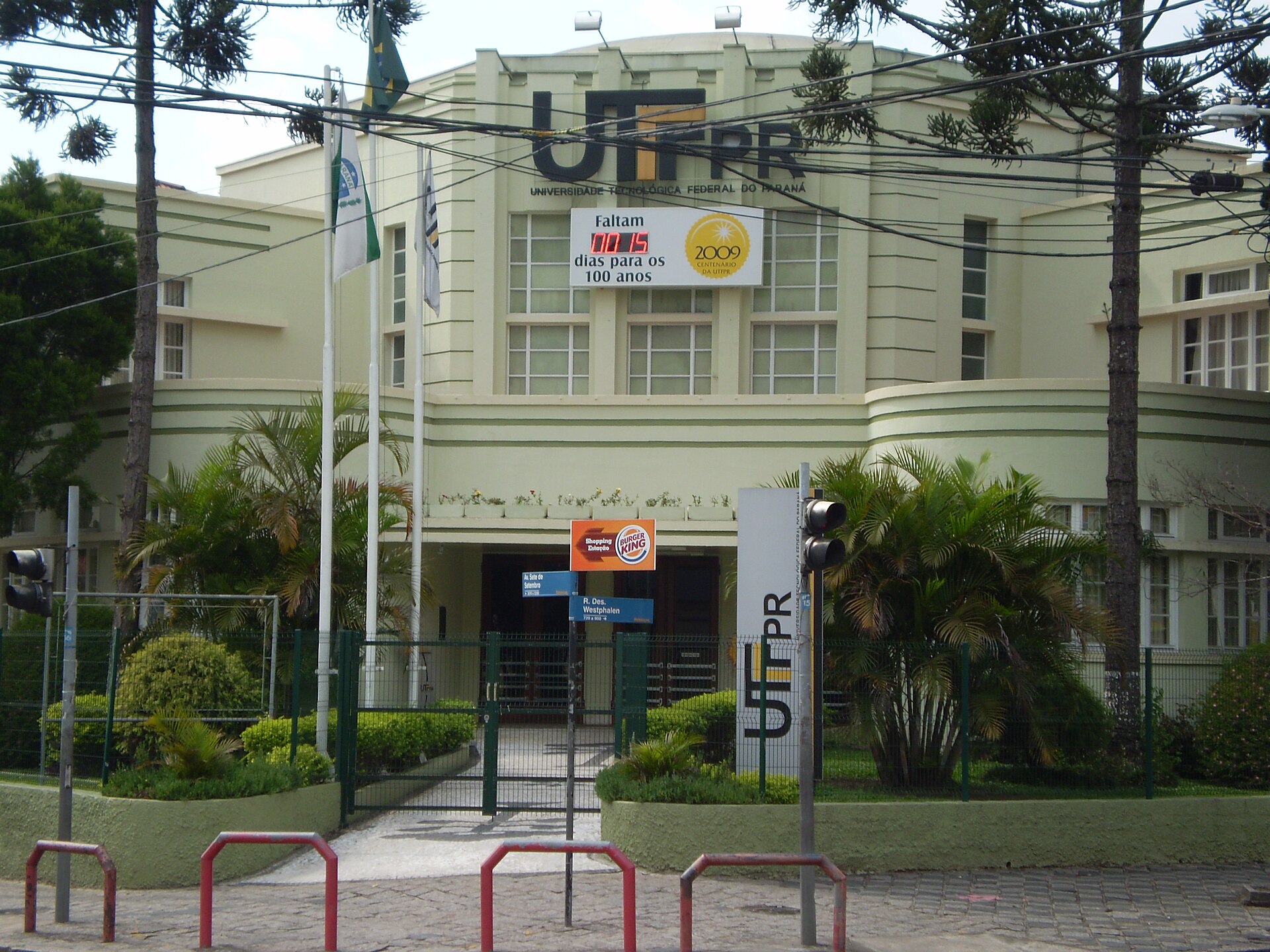 Imagem de referência relacionada a Universidade Tecnológica Federal do Paraná, item descrito como universidade pública federal em Curitiba, Paraná