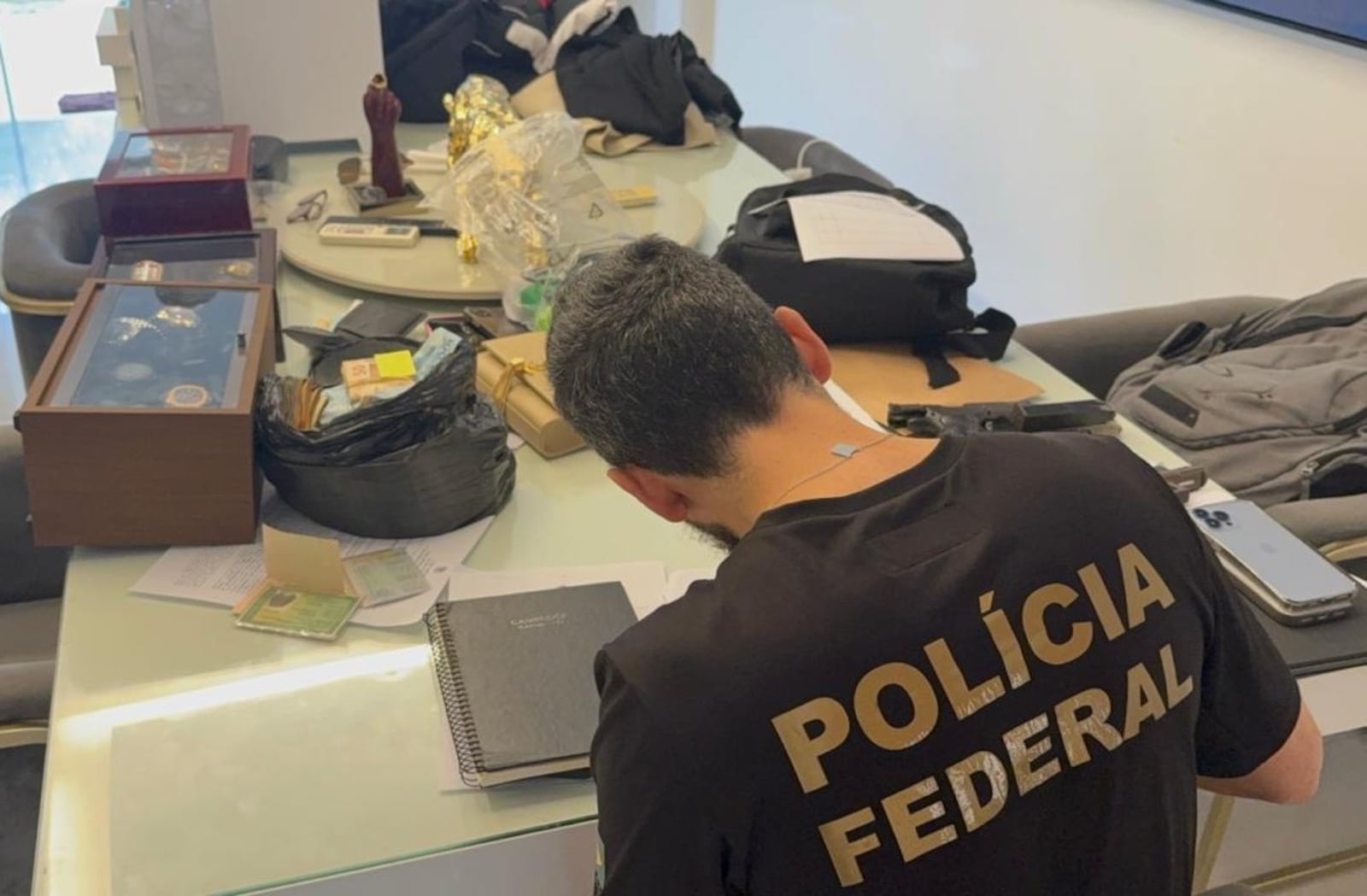 Agentes cumprem mandados de busca e apreensão no Rio e em Maricá Reprodução/Polícia Federal