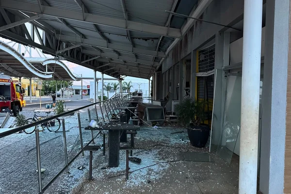 Três pessoas ficam feridas após explosões em boxes de rodoviária no GO - destaque galeria