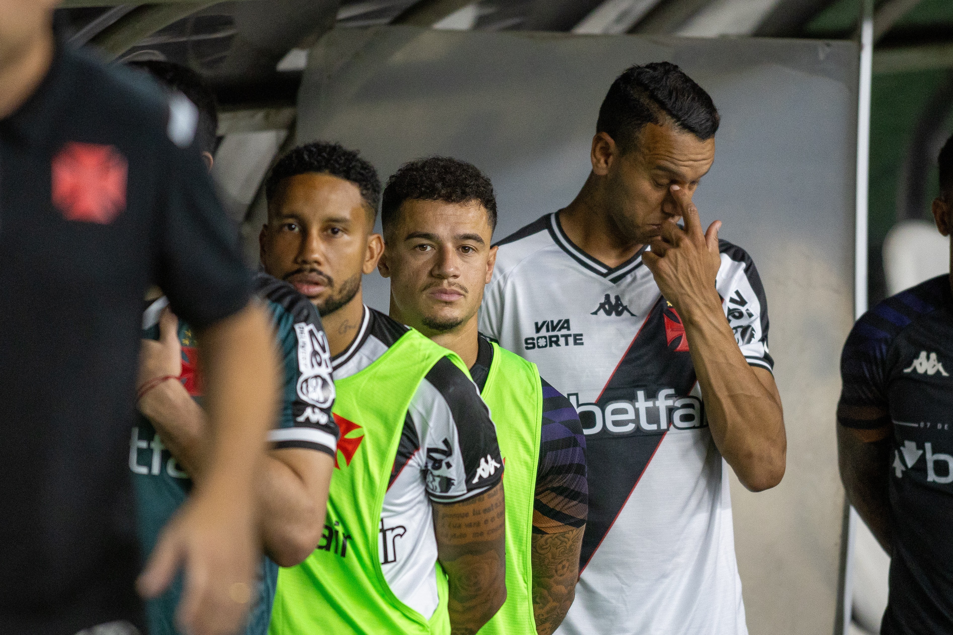 Souza defende Coutinho de críticas em acerto com Santos: "Milhões e milhões ficaram para o Vasco"