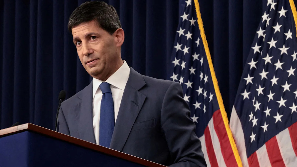 É cedo demais para julgar o estilo de comunicação do presidente do Fed, Kevin Warsh, diz o investidor bilionário David Rubenstein.