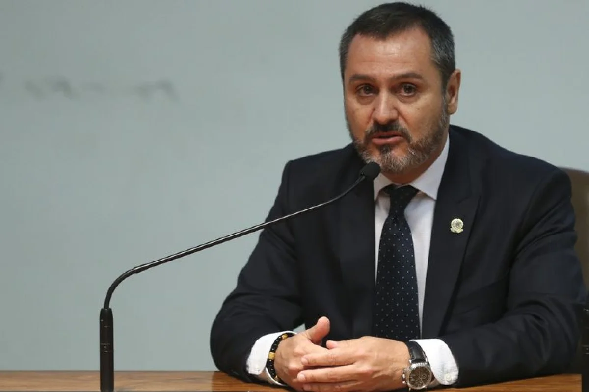 Imagem da matéria: Andrei nega a Dino monitoramento ilícito de Mendonça e Messias