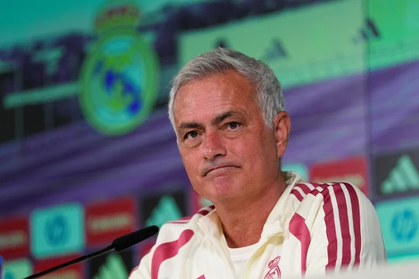 “Está faltando essa atuação de altíssimo nível”, diz Mourinho sobre Vini Jr - destaque galeria