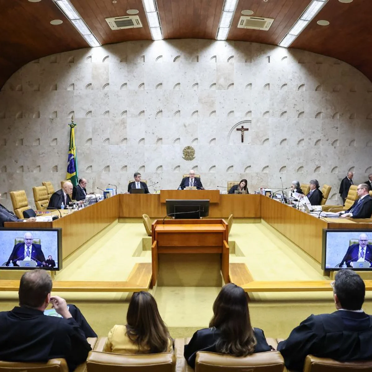 Brasília em Chamas (por Antônio Carlos de Medeiros)