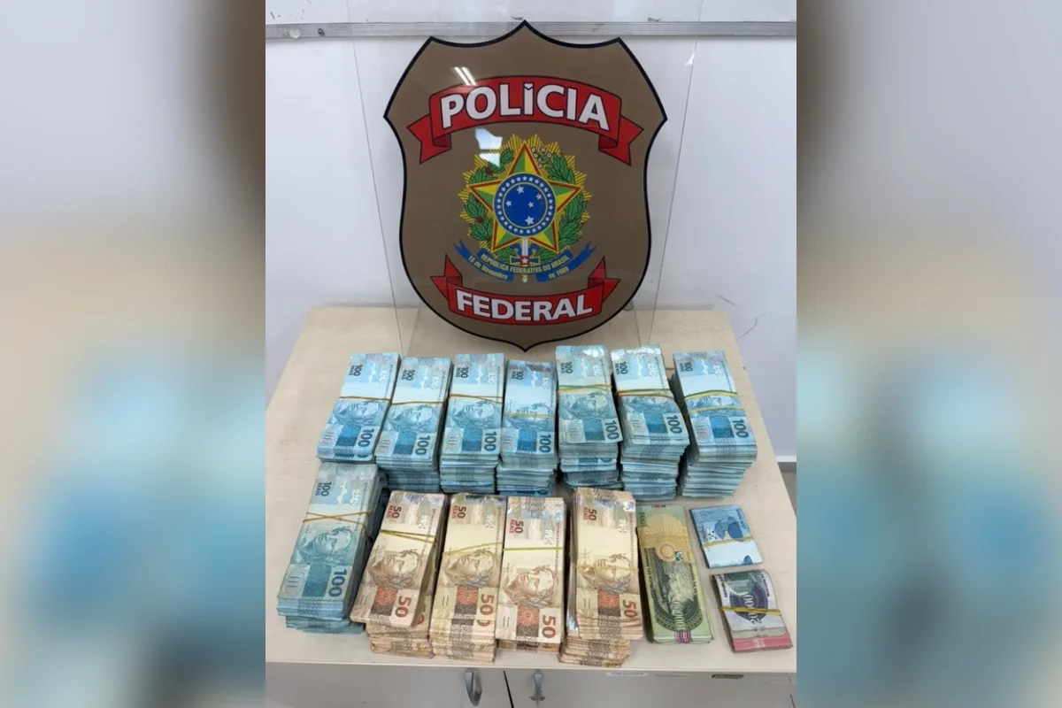 Funcionária saca R$ 800 mil de universidade e é presa pela PF