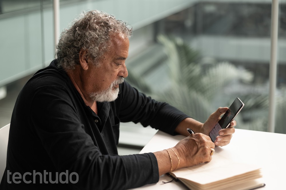 Através de Google Lens, é possível destacar letras pequenas e sequências numéricas, facilitando a leitura — Foto: Mariana Saguias/TechTudo
