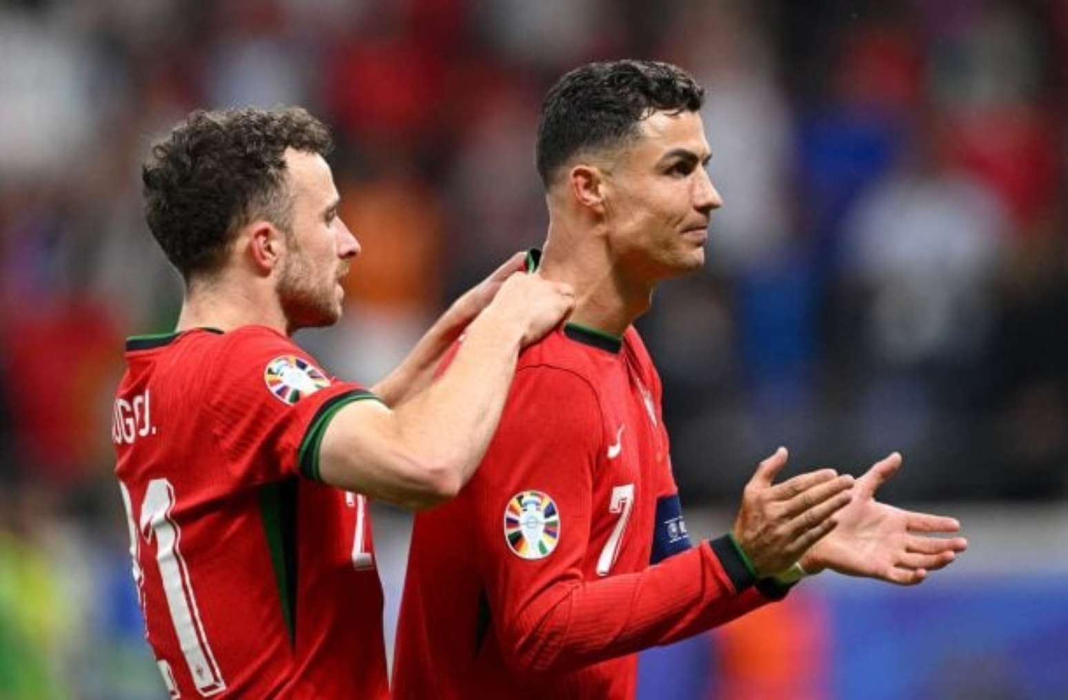 R&uacute;ben Neves e Cristiano Ronaldo pela sele&ccedil;&atilde;o &ndash;