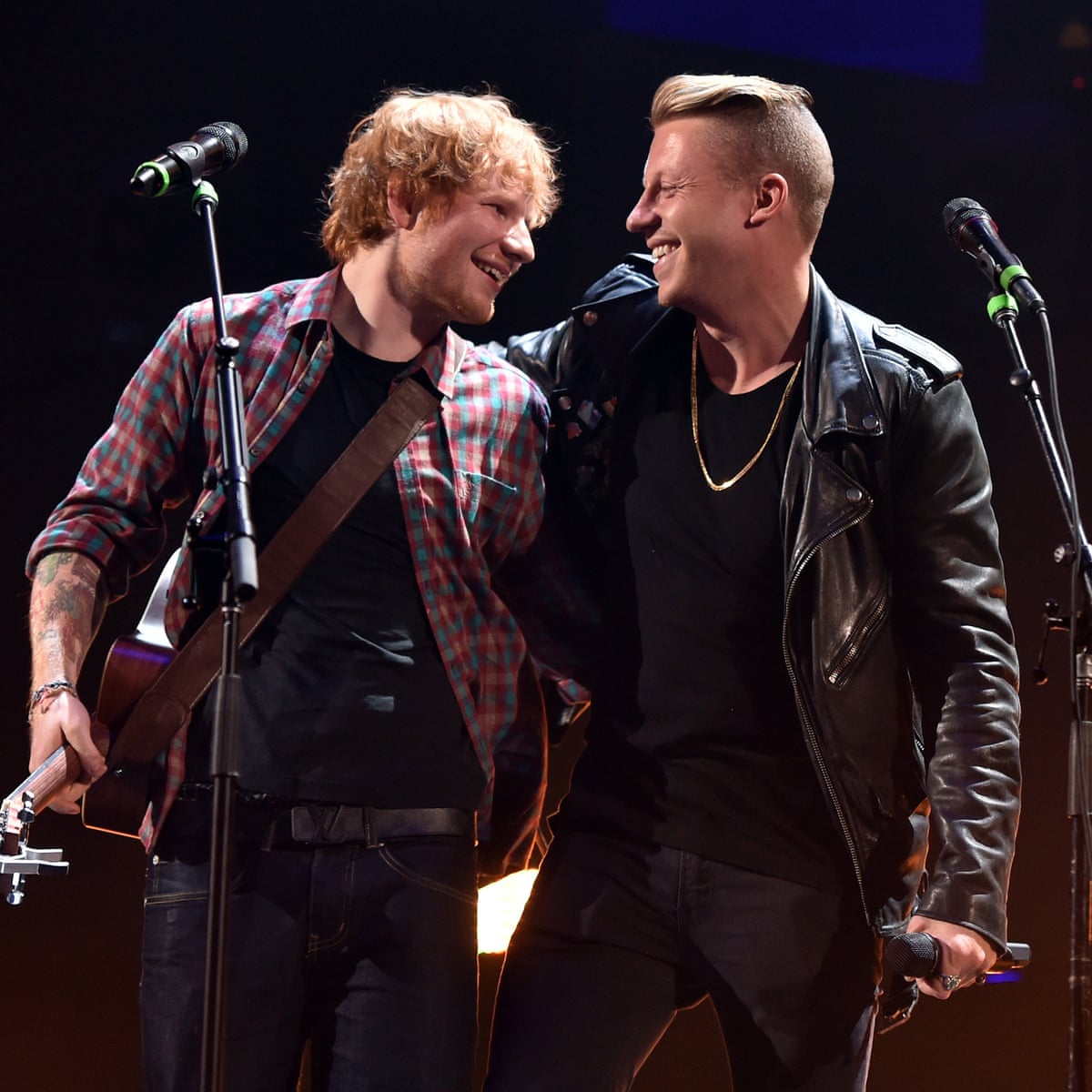 Ed Sheeran quer se manter fora da política. Ao abandonar sua turnê, seus artistas de apoio expuseram a vacuidade da neutralidade.