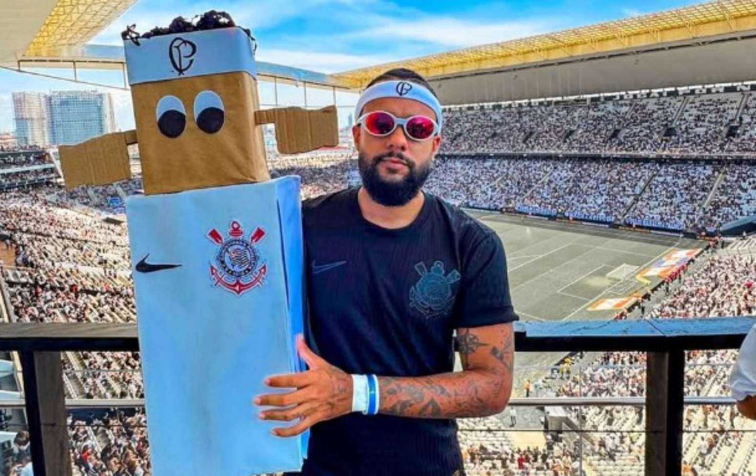 Bernardo Santiago &eacute; s&oacute;sia de Memphis Depay.