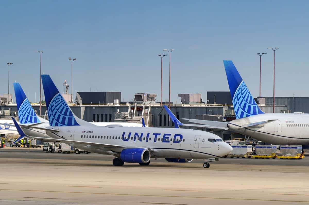 Aviões United em pateo de aeroporto