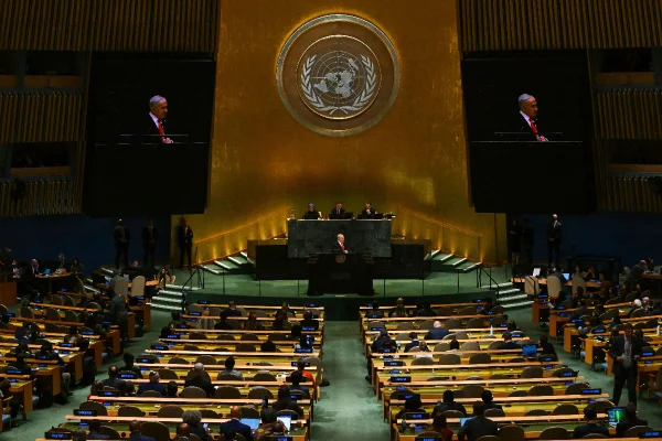 Sem citar EUA, chefe do Conselho Europeu cobra respeito ao Tribunal de Haia - destaque galeria
