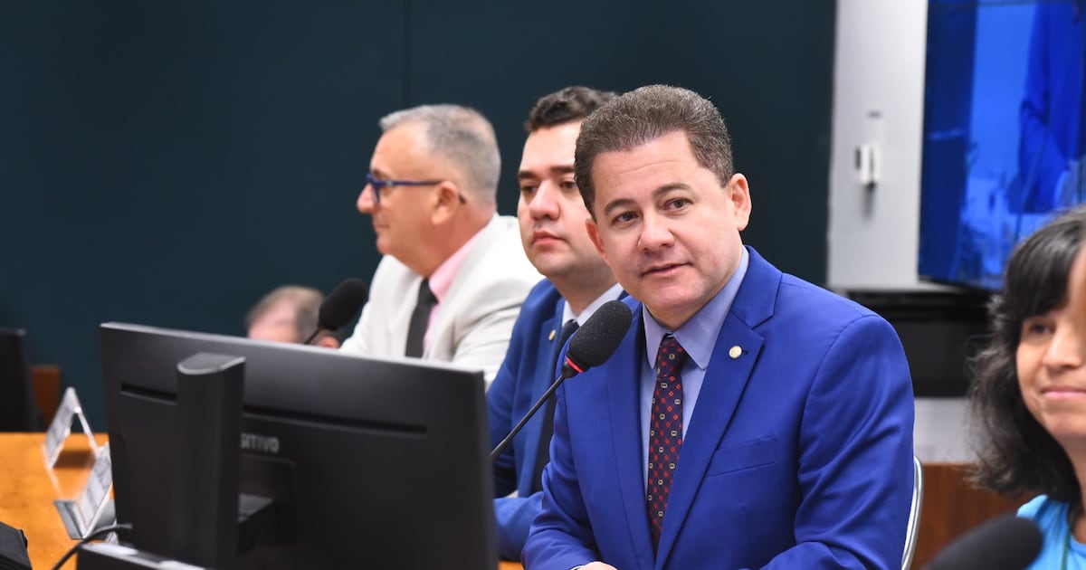 PF mira R$ 510 mil apreendidos com mulher de Cezinha em investigação sobre tráfico de influência