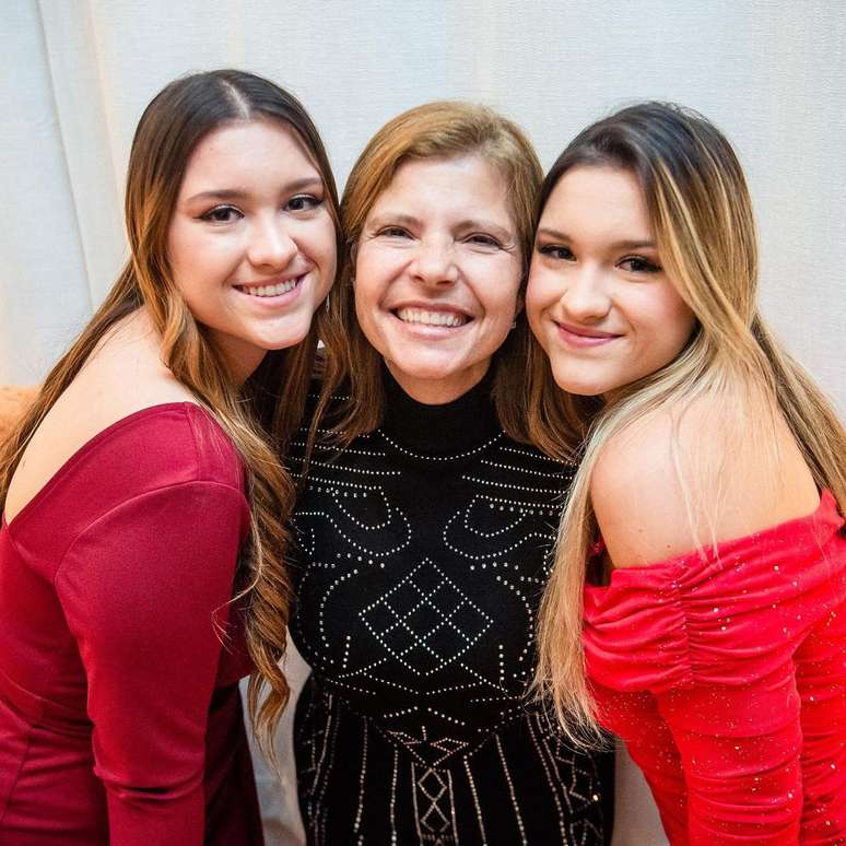 Filhas gêmeas de Gugu Liberato curtem viagem com a mãe pela Itália