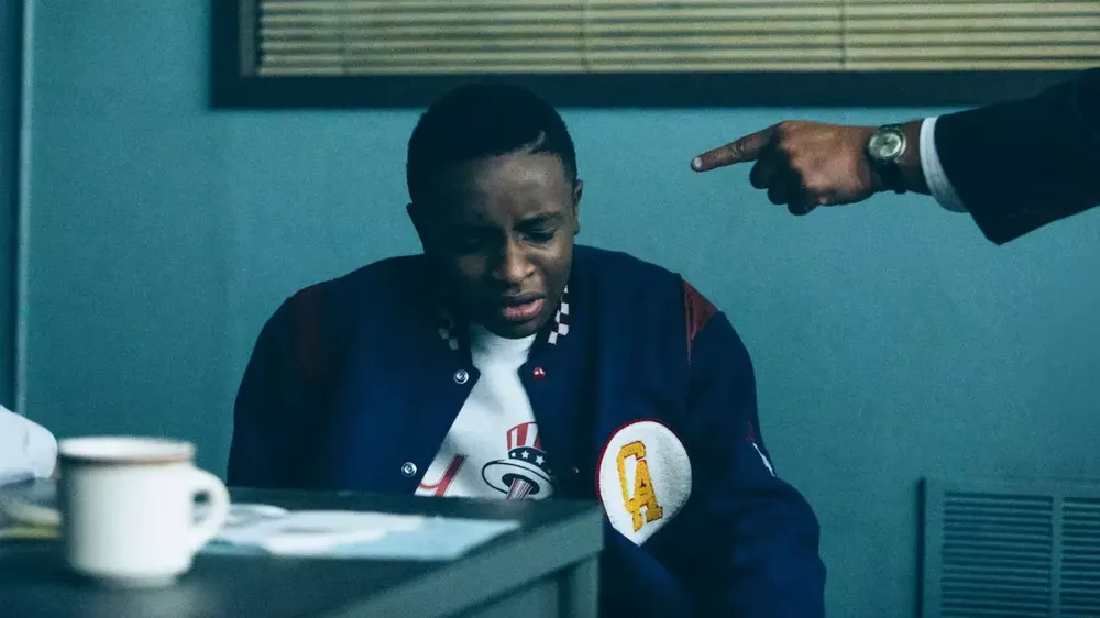 Olhos que Condenam relata a história de cinco jovens acusados injustamente de um crime — Foto: Divulgação/Netflix