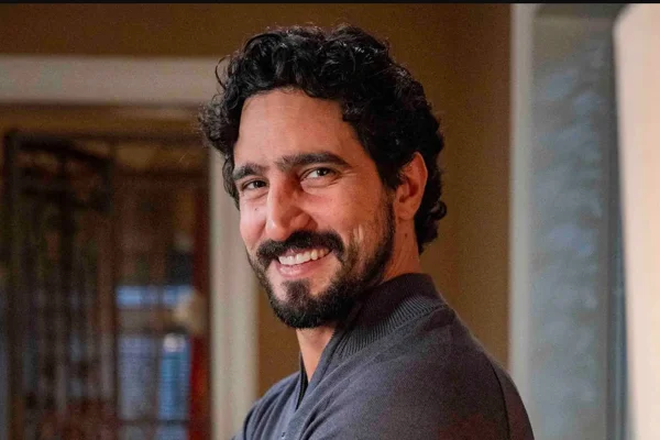 Renato Góes sobre contracenar com a ex Tatá Werneck: "Grande prazer"