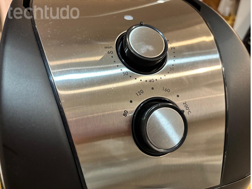 Air fryer Britânia 5,5l Antiaderente Gold BFR51 — Foto: Leonor Militão/TechTudo