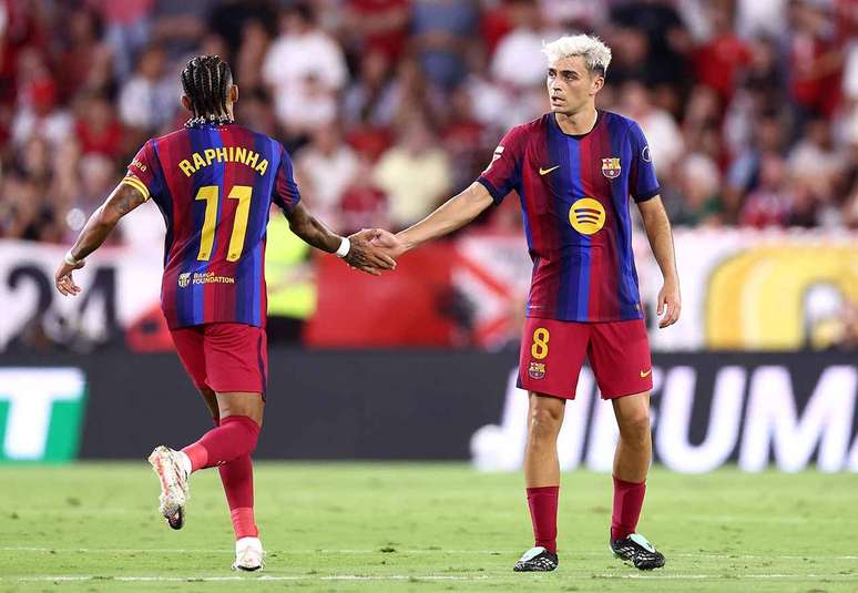 Com novo hat-trick de Raphinha, Barcelona vence o Sevilla fora de casa