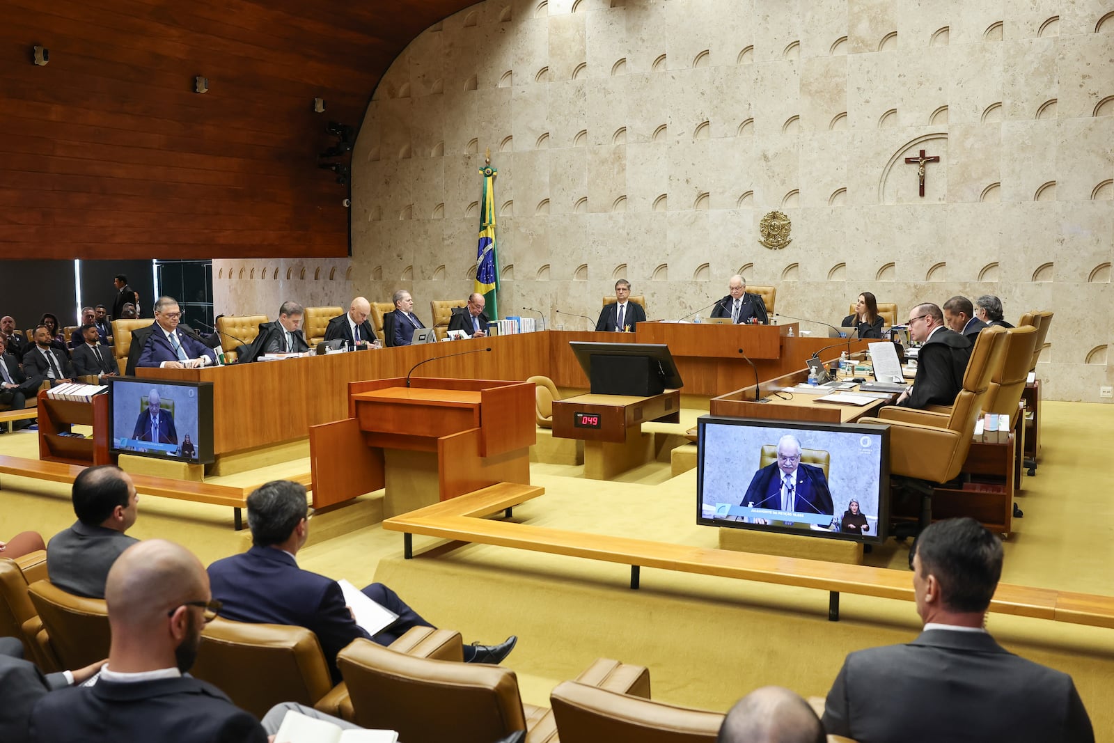 Imagem da matéria: Ala do STF defende incluir outros ministros em investigação do Master