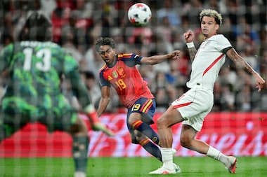 Espanha mostra embalo após Copa e ganha da Inglaterra em jogaço de reviravoltas na Liga das Nações