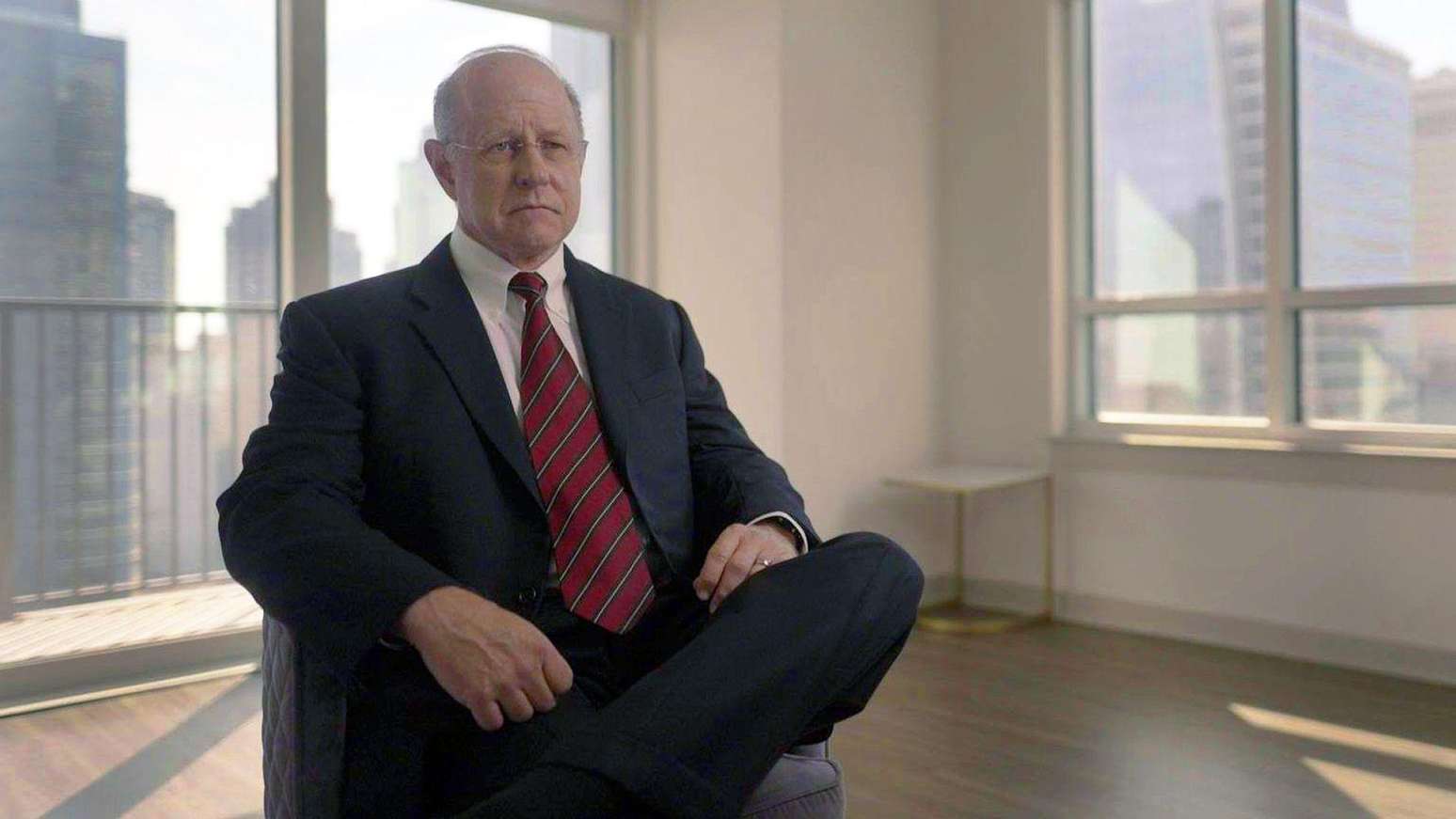 Richard Lambert, agora aposentado do FBI, afirma que Bayoumi chefiava uma rede que inclu&iacute;a os sequestradores