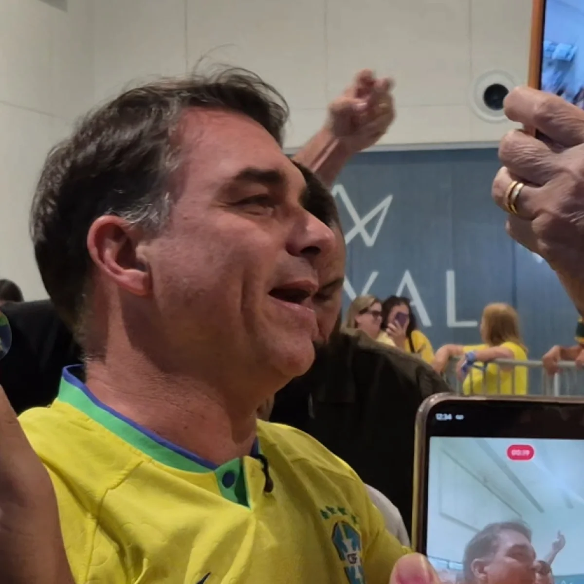Flávio aciona TSE contra alegação de que é contra reajuste do Bolsa Família