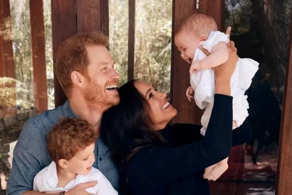 Harry e Meghan podem mudar Archie e Lilibet de escola após volta às aulas