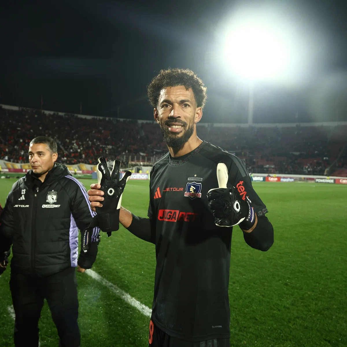 Colo-Colo: Vozinha falha em gol após ser indicado a Melhor Goleiro do Mundo
