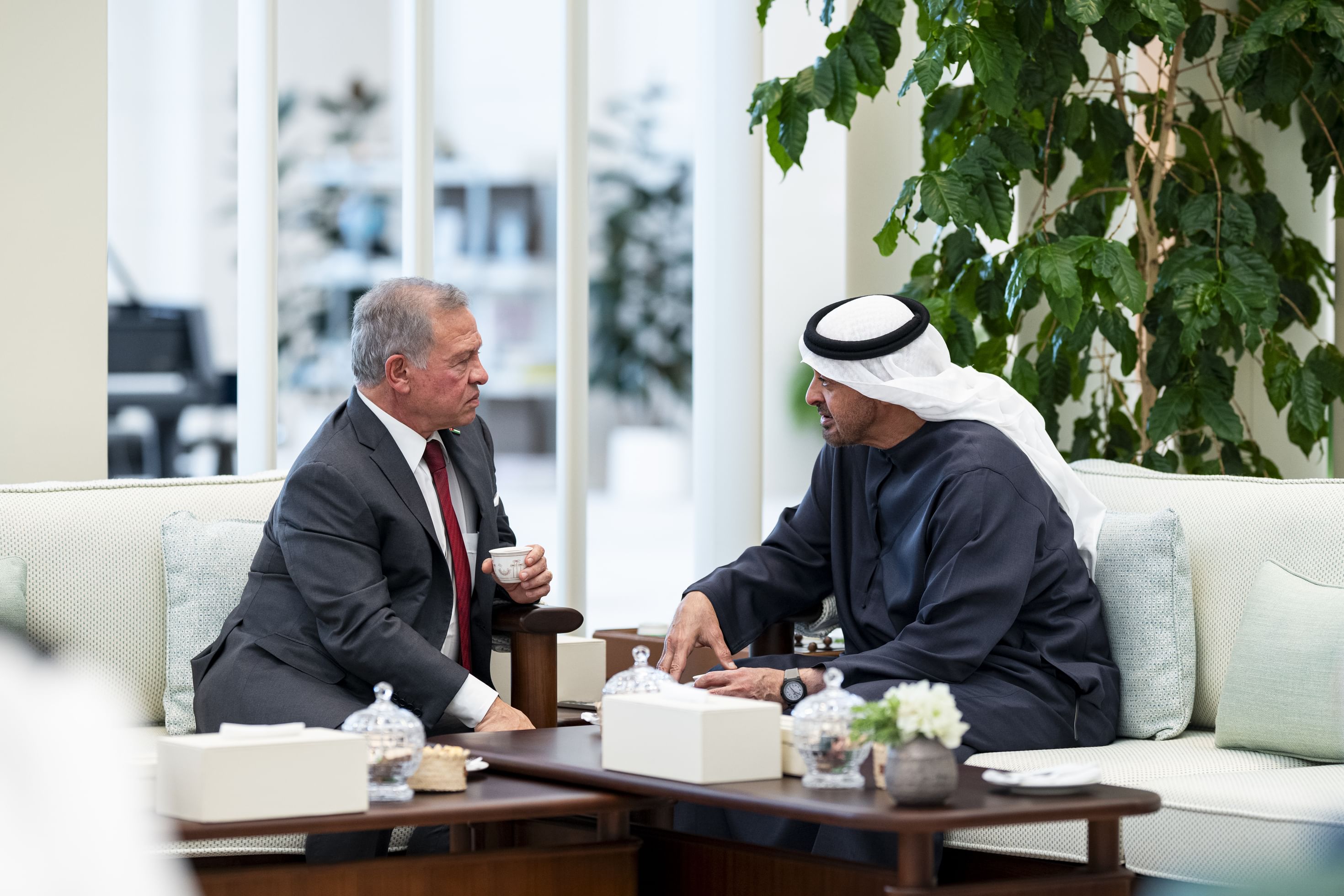 O rei Abdullah da Jordânia adverte contra a anexação israelense da Cisjordânia em conversas com o presidente dos EAU