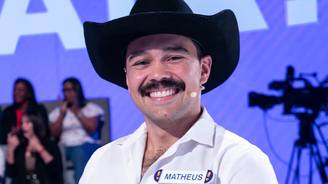 Felipe Folgosi vai além da atuação e comenta sucesso como roteirista de cinema e escritor: ‘Sou um contador de histórias’