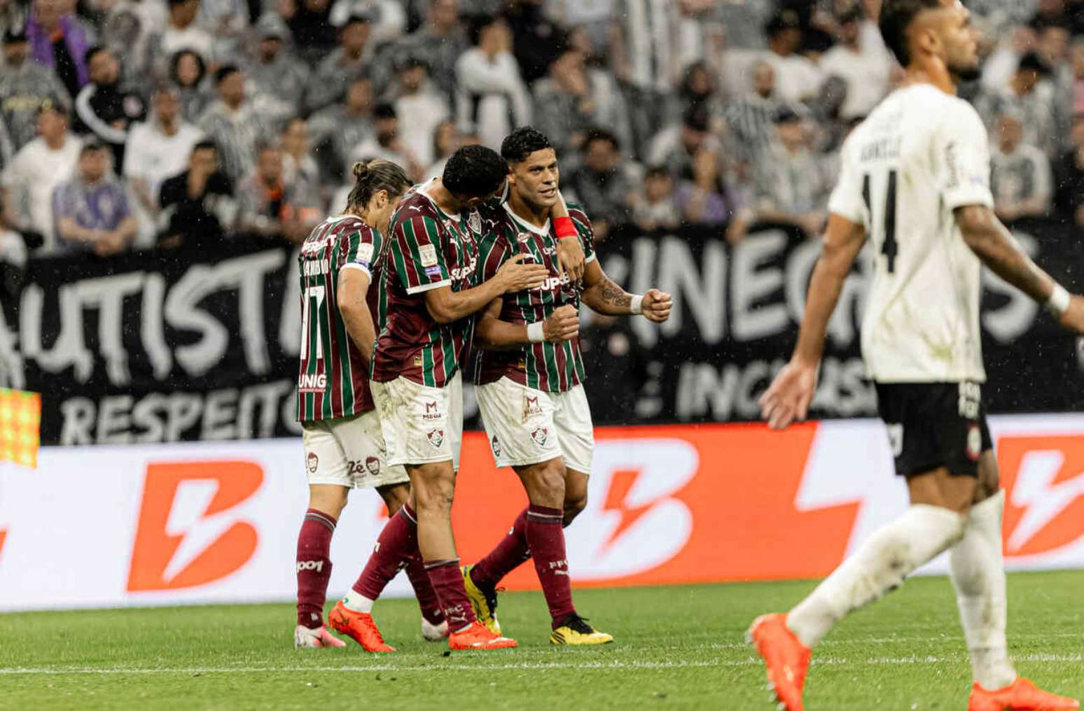 Derrota para o Fluminense igualou recorde de s&eacute;rie negativa do Corinthians em 2006 &ndash;