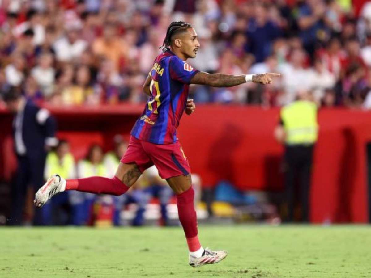 Com novo hat-trick de Raphinha, Barcelona vence o Sevilla fora de casa