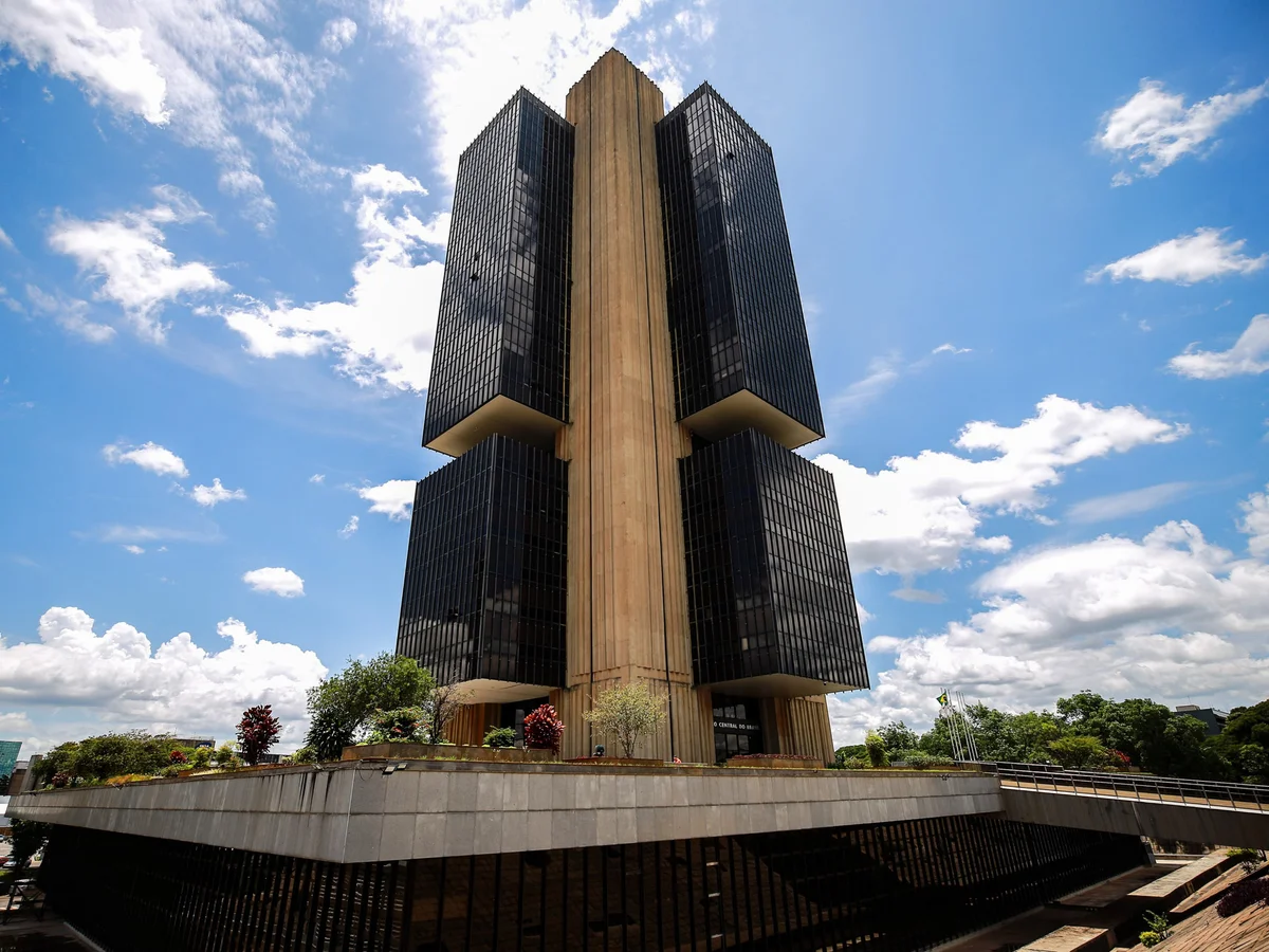 BC sobe para 90% chance de inflação furar o teto da meta em 2026