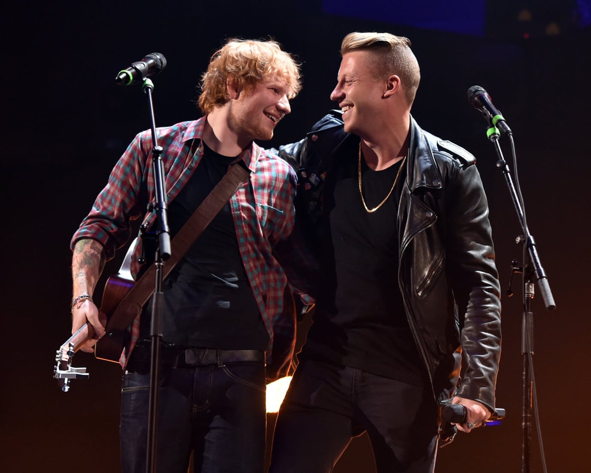 Ed Sheeran quer se manter fora da política. Ao abandonar sua turnê, seus artistas de apoio expuseram a vacuidade da neutralidade.