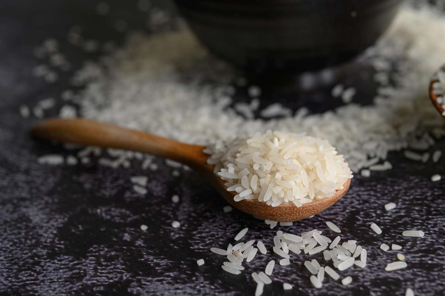 Lavar o arroz ou não? Pesquisa revela impacto nos nutrientes e contaminantes